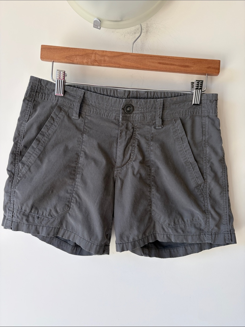 KÜHL Cotton Blend Gray Cargo Hiking Shorts 5” Inseam Size 2 GUC